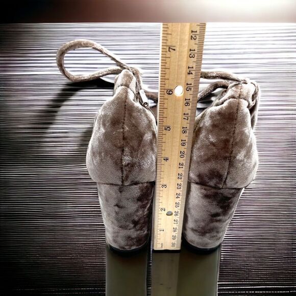 REPORT l Velvet l Zip-up l Block Heel l Peep-toe l Size 7 l NWOT - Picture 4 of 8